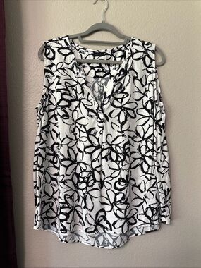 #801 Laura Torelli Sleeveless Black/White Floral Top Size Large
